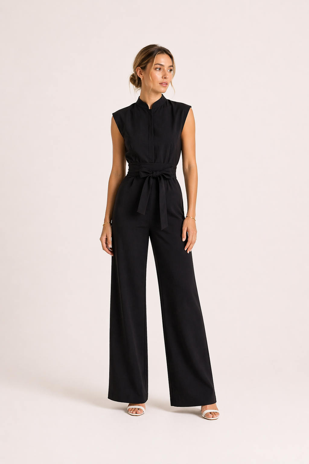Casual chic dames jumpsuit met brede pijpen. Veelzijdig te dragen: van zomerse dag tot elegante avond.
