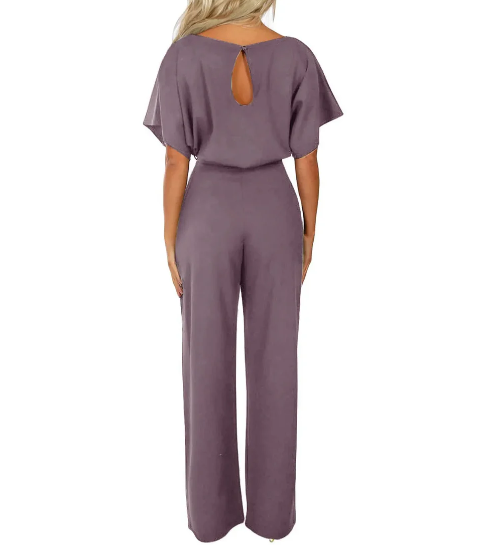 Moderne dames jumpsuit met flatterende ceintuur en comfortabele pasvorm. Geschikt voor casual en feestjes.