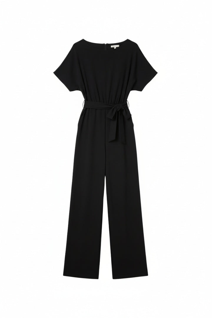 Elegante dames jumpsuit met wijde pijpen, boothals, korte mouwen en strikceintuur. Ideaal voor feest of zomer.