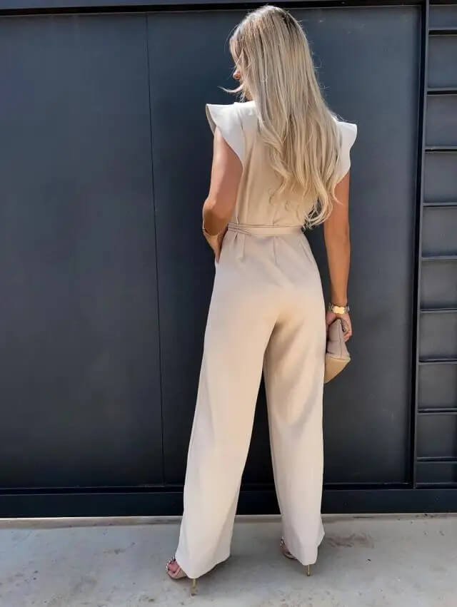 Modieuze mouwloze jumpsuit voor dames, met trendy wijde pijpen. Perfect voor een chique zomerlook.