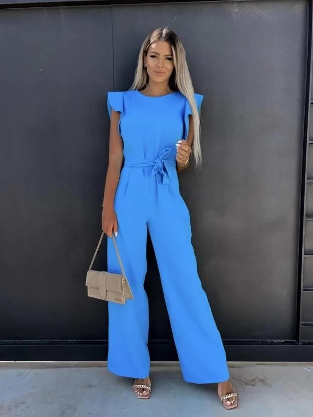 Zomerse mouwloze dames jumpsuit met wijde pijpen. Licht en luchtig voor een chique en comfortabele look.
