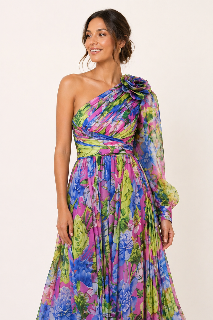 Stijlvolle dames lange jurk, paars met roze bloemen en split. Ideale feestjurk voor elke elegante gelegenheid.