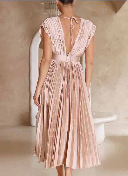 Veelzijdige lange zomerjurk voor dames, perfect voor casual of feestelijke momenten.