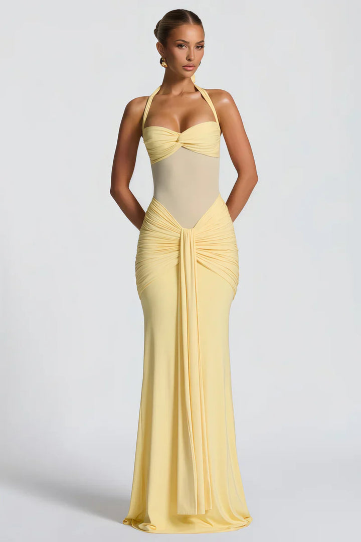 Elegante dames maxi-jurk met halternek. Perfect als feest- of avondjurk voor speciale gelegenheden.