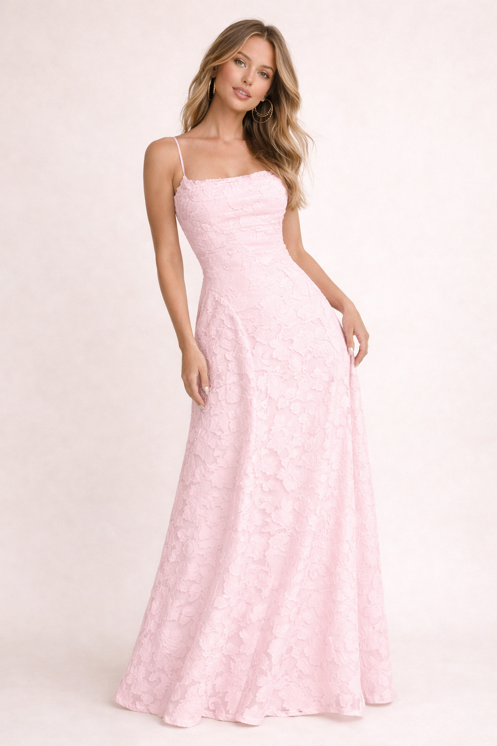 Comfortabele lange dames maxi jurk met bloemenprint, stijlvolle keuze voor zomerse dagen of feesten.