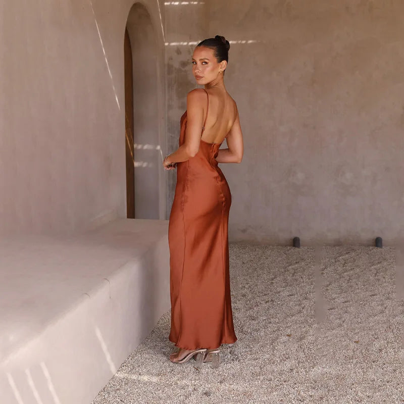 Chique elegante maxi-jurk voor dames, met een verleidelijke open rug. Ideaal als feestjurk of avondjurk.
