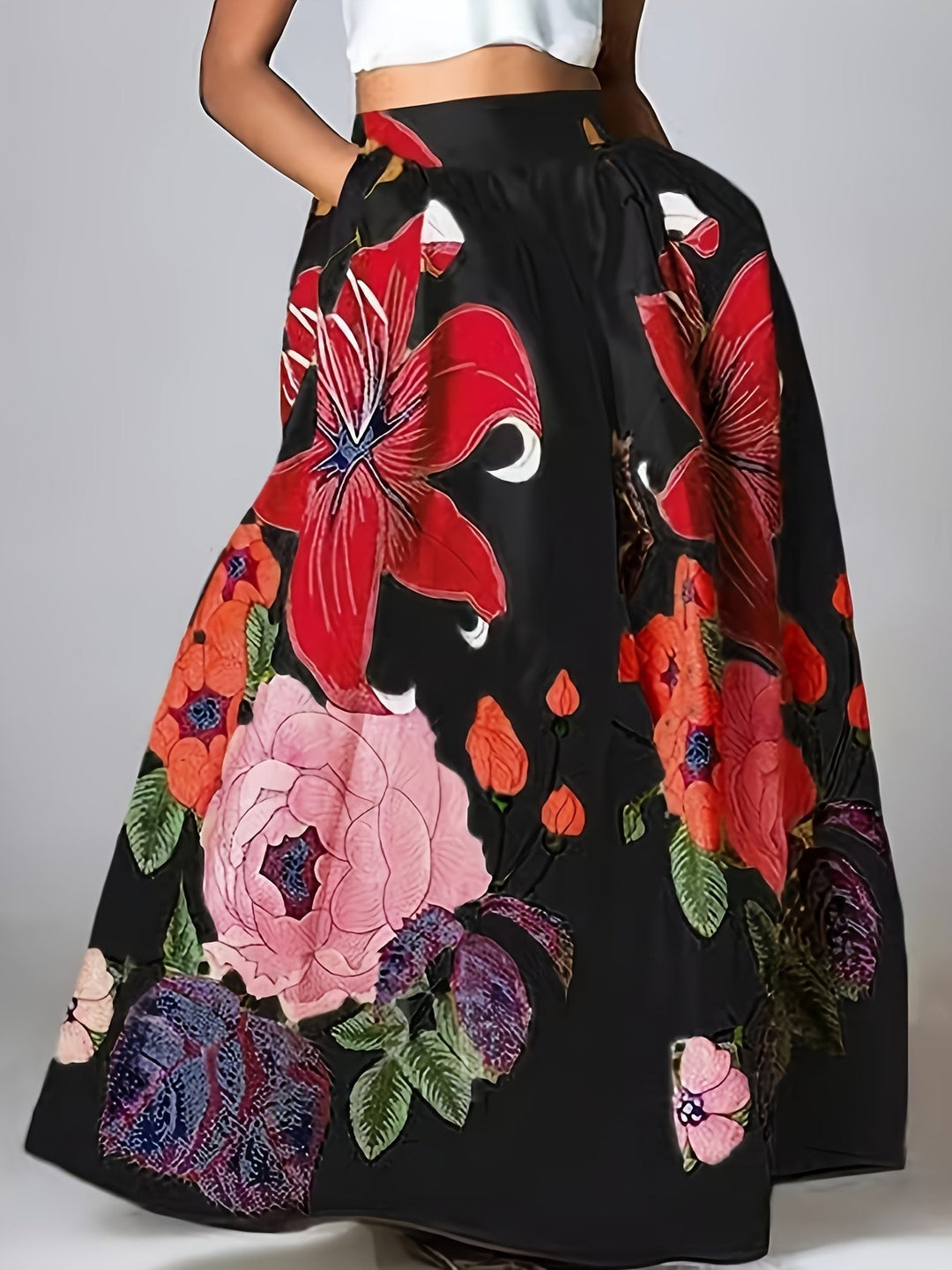 Stijlvolle dames zomerrok met hoge taille en levendige bloemenprint, een elegante toevoeging.