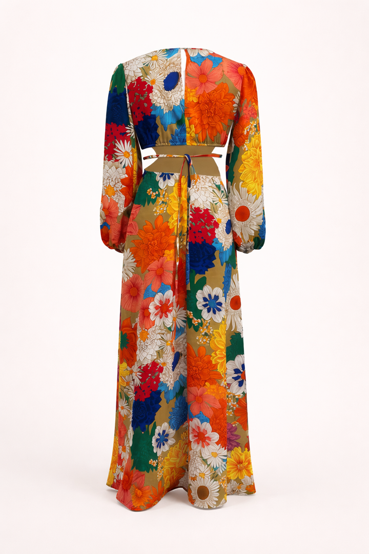 Veelzijdige dames maxijurk met vrolijke bloemenprint, perfect voor een elegante zomer- of lente-look.
