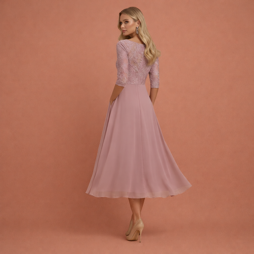 Roze kanten midi avondjurk voor dames met gelaagde rok en driekwart mouw, ideaal als bruiloftsgast jurk.