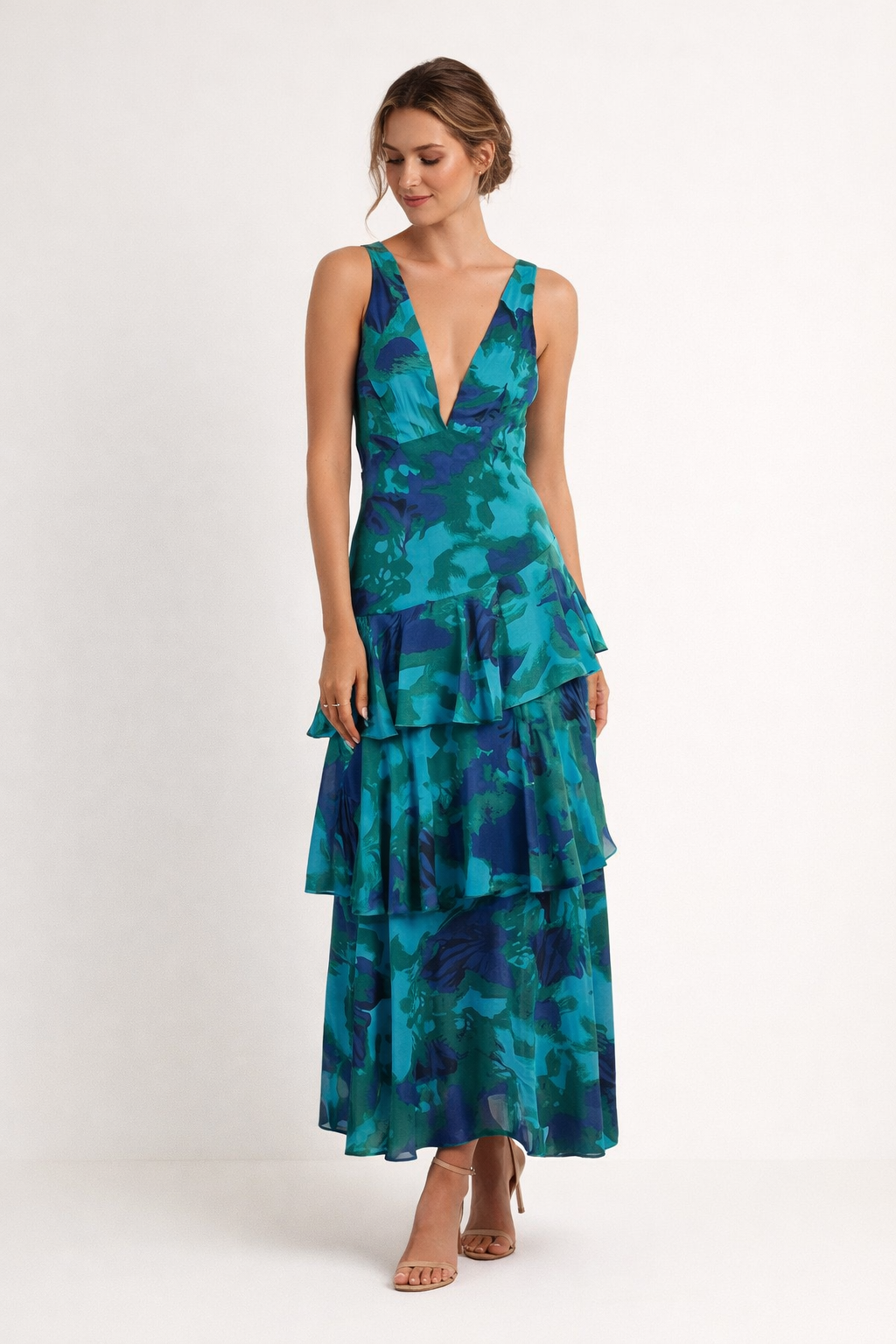 Stijlvolle A-lijn dames feestjurk met romantische bloemenprint en diepe V-hals voor een elegante look.
