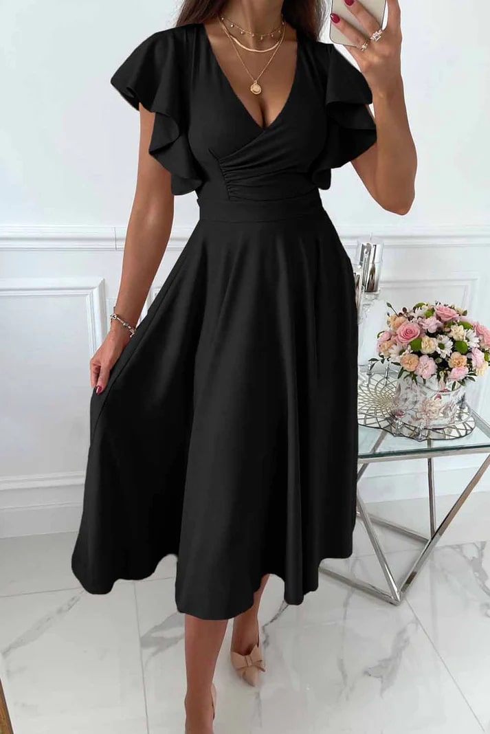 Moderne feestjurk voor vrouwen; een tijdloze midi galajurk met verfijnde vlindermouw details.