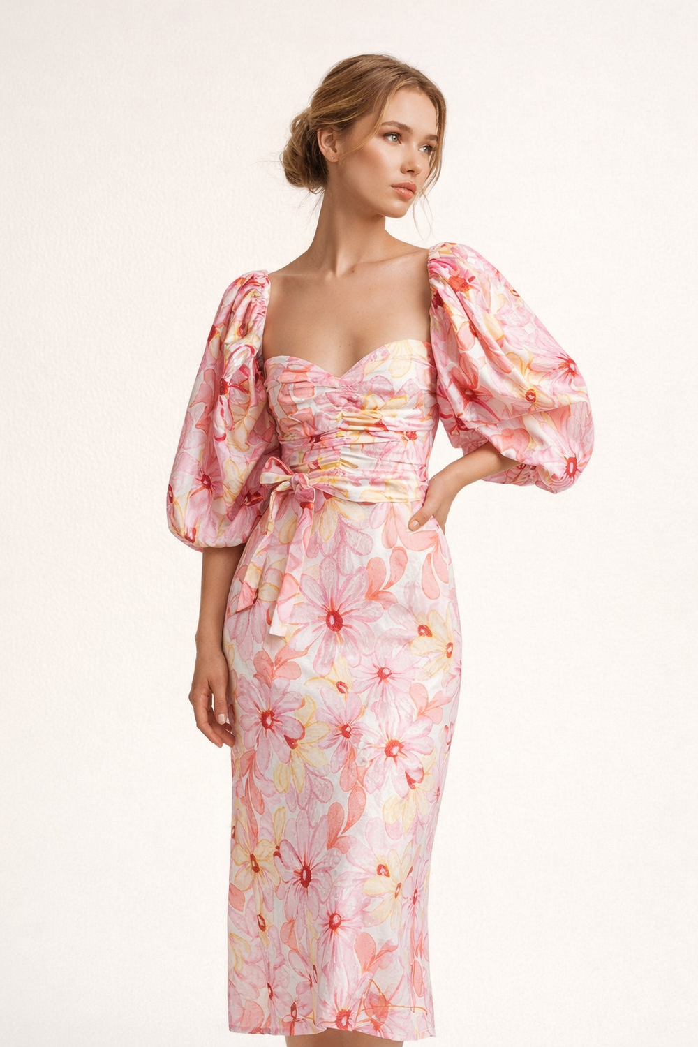 Vrouwelijke rosa midi jurk met delicate bloemenprint en stijlvolle pofmouwen; ideaal voor een feestje.