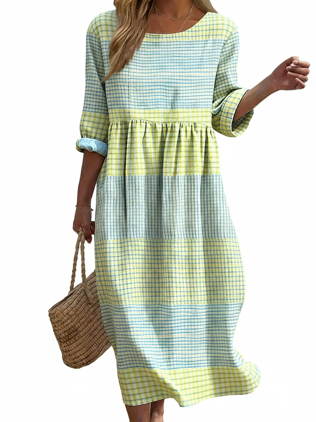 Elegante dames midi jurk met ruitprint, ronde hals en driekwart mouwen. Perfecte casual zomerjurk.