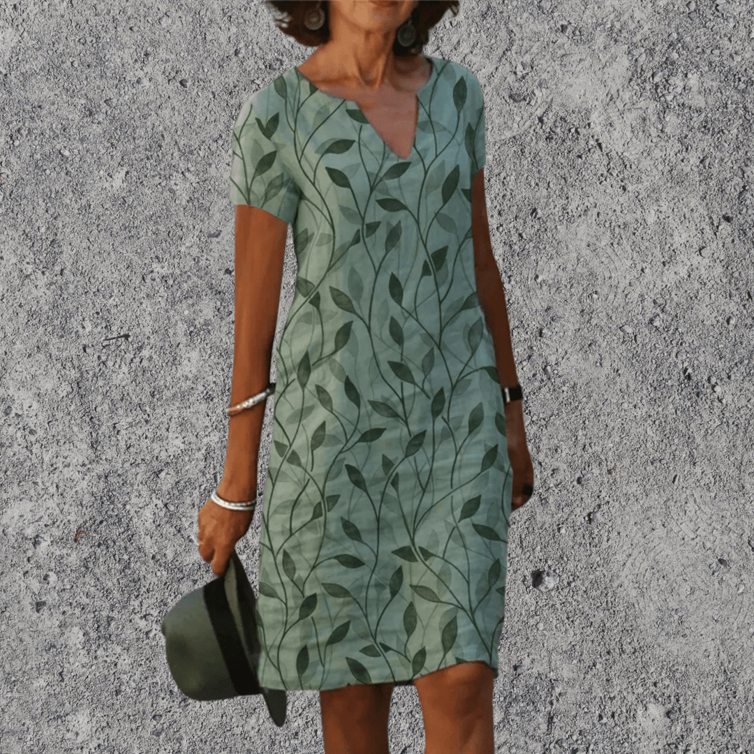 Comfortabele dames midi jurk met korte mouwen en V-hals. Relaxte pasvorm, perfect als casual jurk.