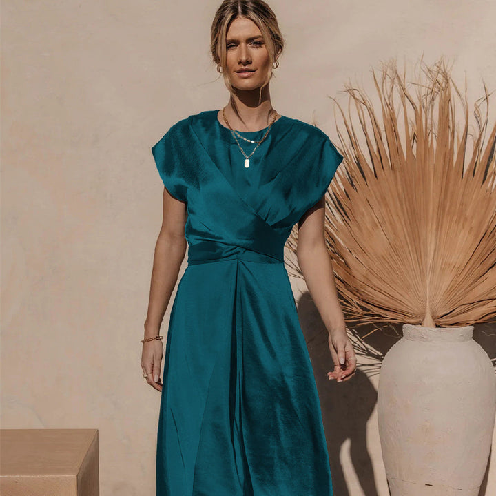 Modieuze dames midi jurk met V-hals en tailleaccent, ideaal voor feesten en avondkleding.