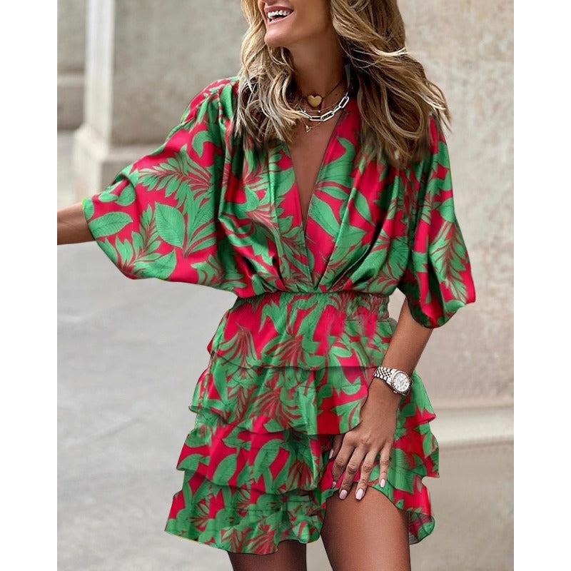 Chique casual dames jurk met V-hals, vleermuismouwen en speelse ruches. Een veelzijdige elegante midi jurk.
