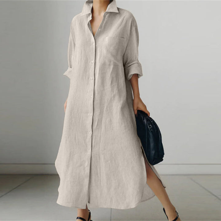 Stijlvolle dames midi polojurk met korte mouw en knoopsluiting. Perfect als casual of zakelijke lente jurk.