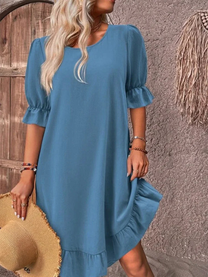 Stijlvolle dames zomerjurk, een elegante midi met korte mouwen, ideaal als casual of chique zomeroutfit.