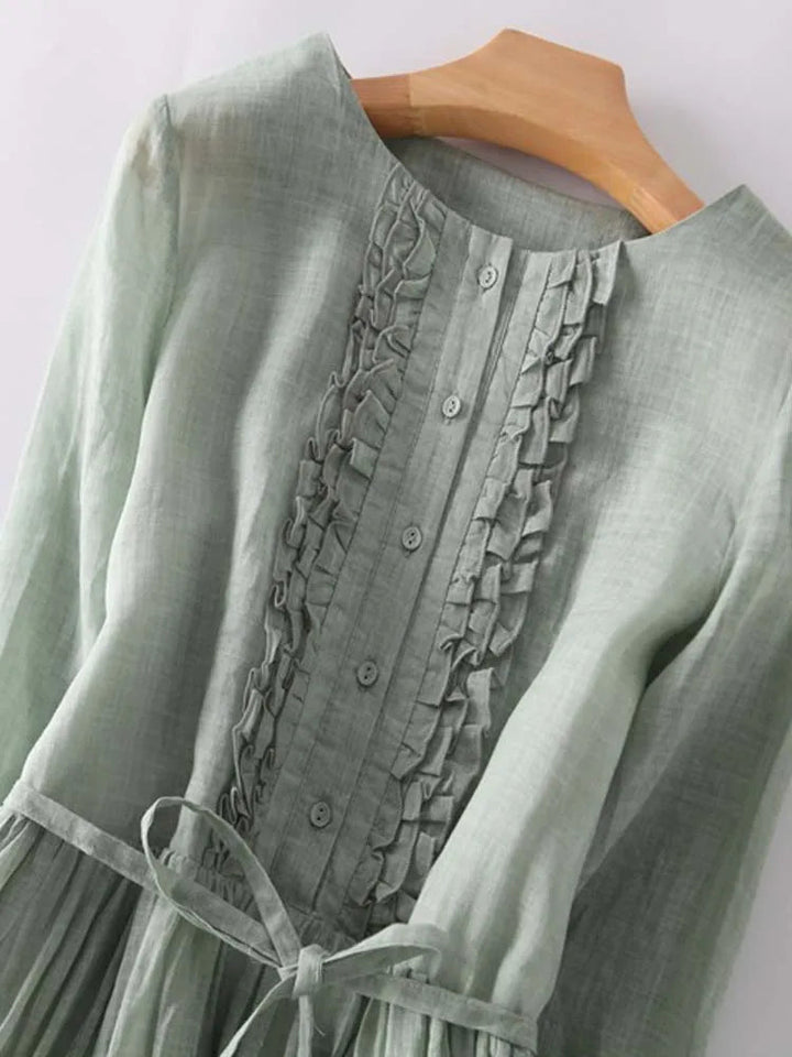 Modieuze dames midi jurk, perfect als strandjurk of elegante vakantieoutfit.