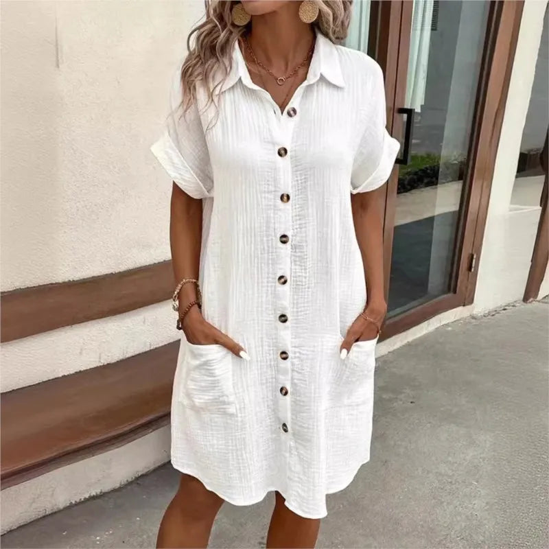 Elegante dames mini zomerjurk met kraag en zakken. Perfecte casual jurk voor luchtige lentemode of warme zomerdagen.