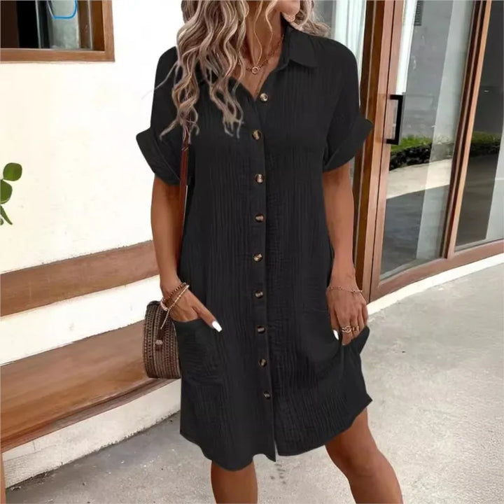 Luchtige mini zomerjurk voor dames met kraag en zakken. Essentieel item voor lentemode en warme zomerdagen.