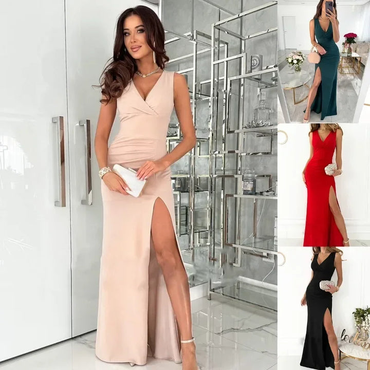 Zomerse dames jurk: mouwloos, luchtige stof, maxi model met V-hals en praktische split. Casual en modieus.