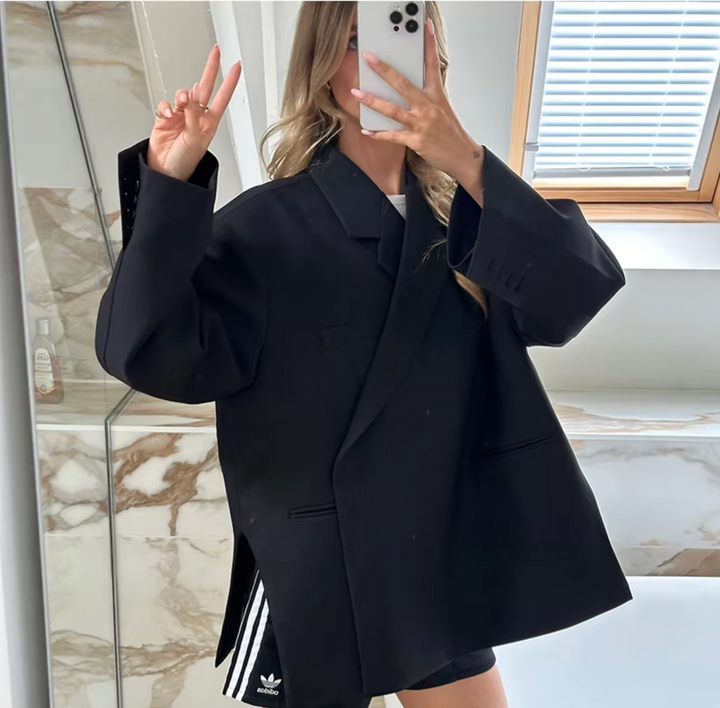 Comfortabele oversized damesblazer met een moderne, losse pasvorm, ideaal voor elke gelegenheid.
