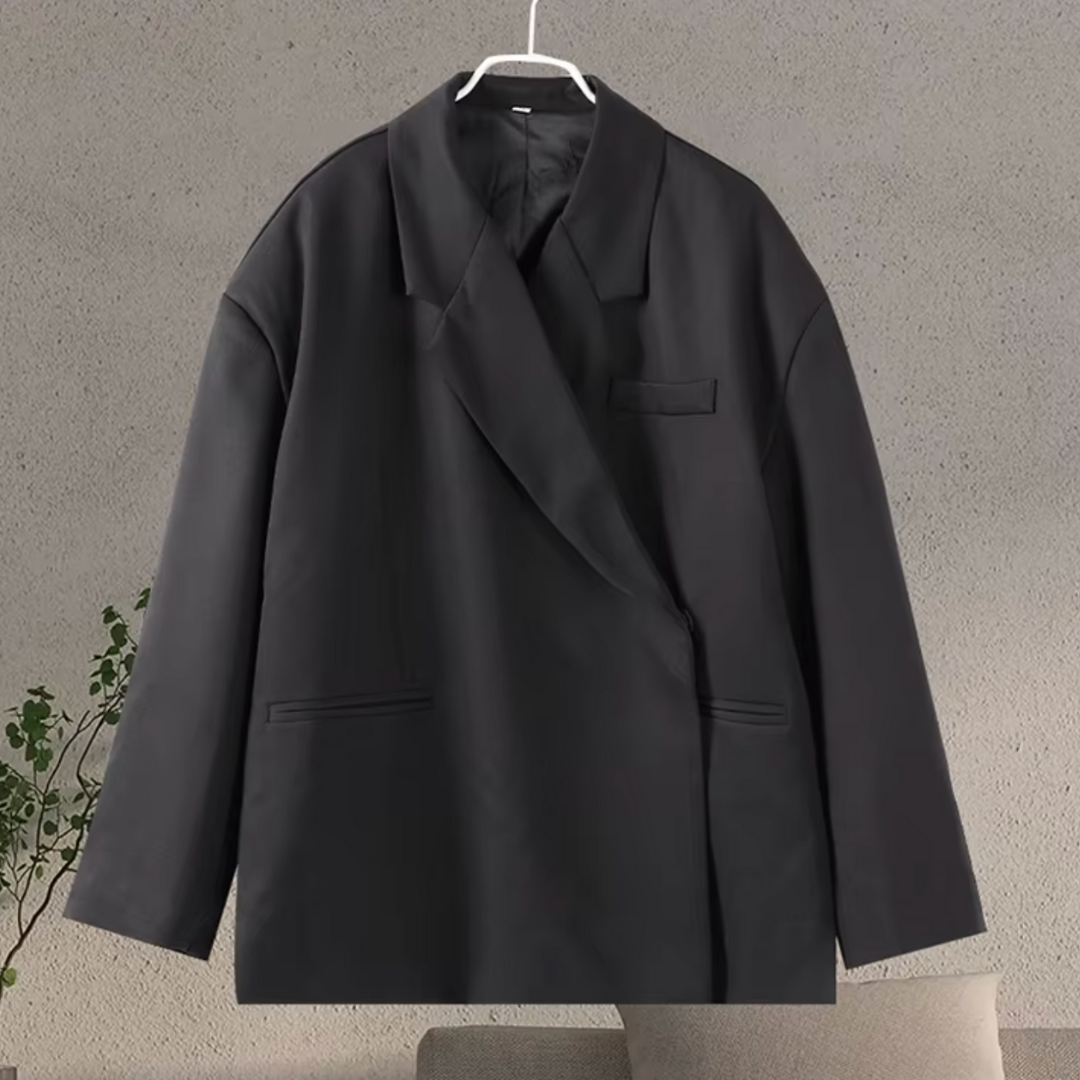 Tijdloze dames oversized blazer, combineert elegantie met moderne flair; perfect voor zakelijke en casual mode.