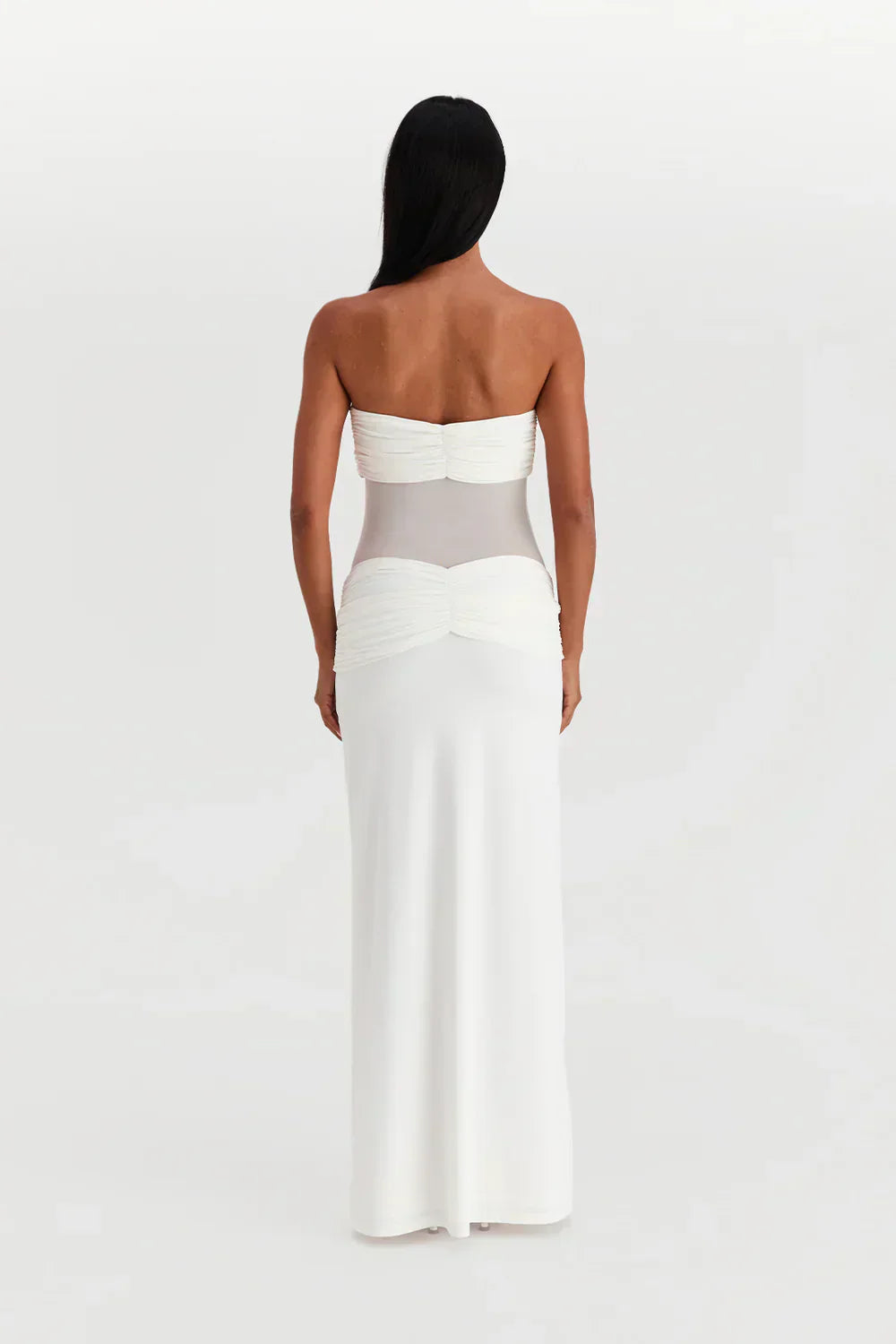 Dames maxi jurk met bandjes, plissé design. Comfortabel en elegant, perfect als avond- of zomerjurk.
