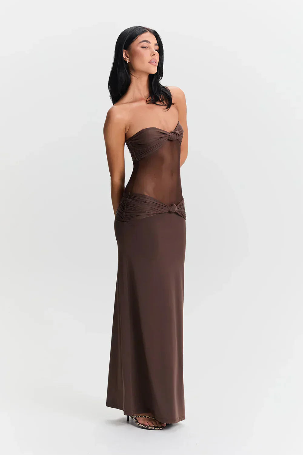 Zwierige plissé maxi jurk voor dames, elegant model voor speciale gelegenheden, strapless of met bandjes.