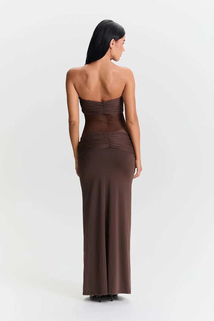 Dames plissé maxi jurk in beweging, vloeit elegant. Ideaal als zomerjurk, feestjurk of elegante avondjurk.