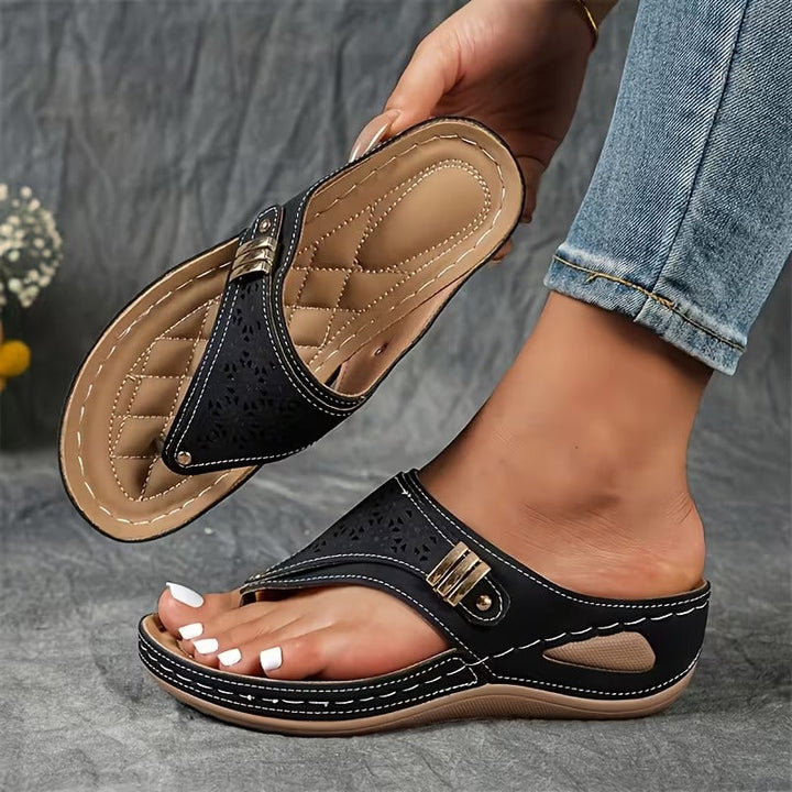 Comfortabele dames sleehak sandalen met open teen en zachte voering voor de hele dag.