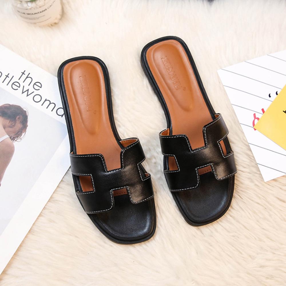 Modieuze dames sandalen Noor. Het comfortabele H-design en instapmodel maken ze tot de ideale platte zomer instappers.