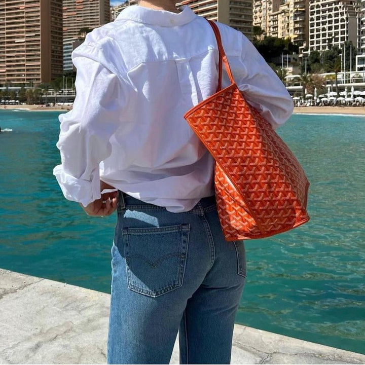 Moderne blauwe dames schoudertas; trendy accessoire perfect voor elke outfit en gelegenheid.