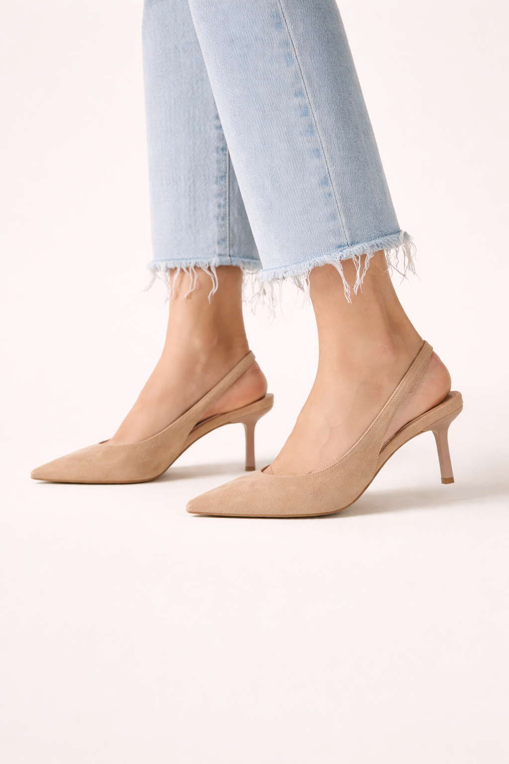 Elegante dames slingback hakken met gesloten teen en dunne hak. Ideaal voor een stijlvolle en chique look.