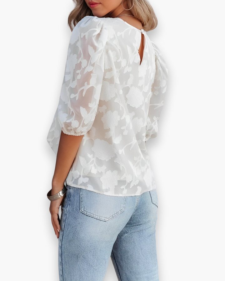 Casual doch chique dames top met pofmouwen, ideaal voor veelzijdige lente/zomer combinaties.