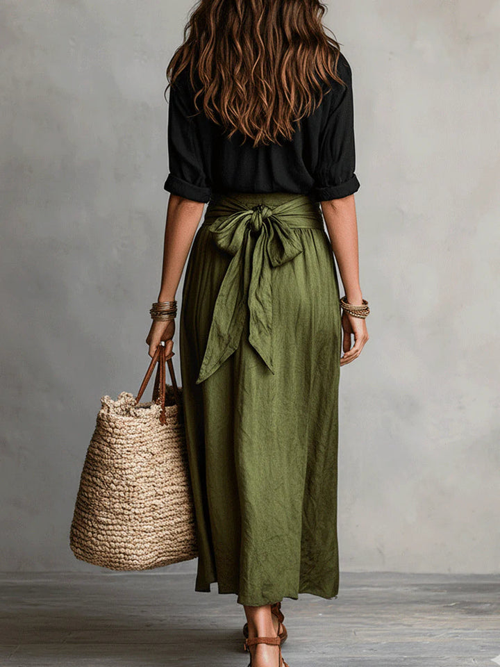 Modieuze dames set: lange mouw blouse met strikceintuur en elegante midi rok, voor een complete look.