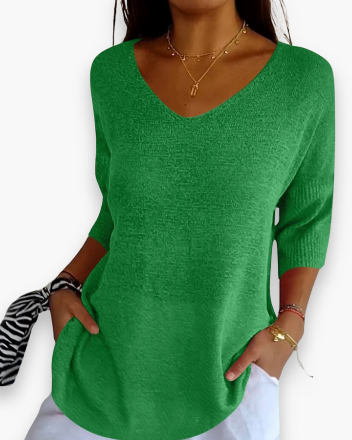 Stijlvolle casual dames top met V-hals en 3/4 mouw, een must-have voor elke moderne garderobe.