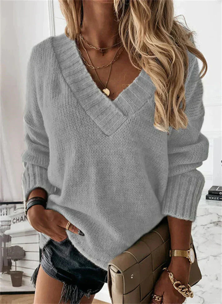Moderne V-hals trui voor dames, combineert comfort met elegantie, perfect voor casual of chique looks.