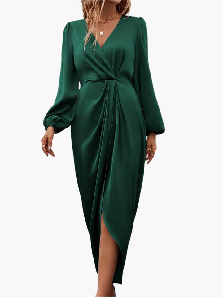 Chique wikkeljurk voor dames met V-hals en plooien, perfect voor formele gelegenheden zoals bruiloften.