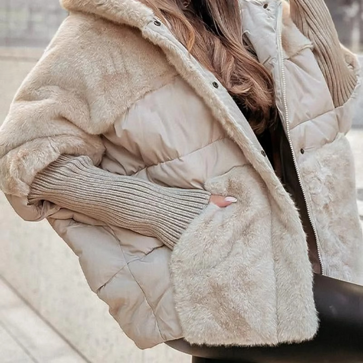 Warme en comfortabele dames winterjas. Houdt je heerlijk warm tijdens koude dagen met stijl.