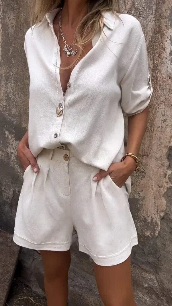 Dames co-ord set: zomerse blouse en shorts met trendy knoopsluiting. Casual & modieus voor vakantie.