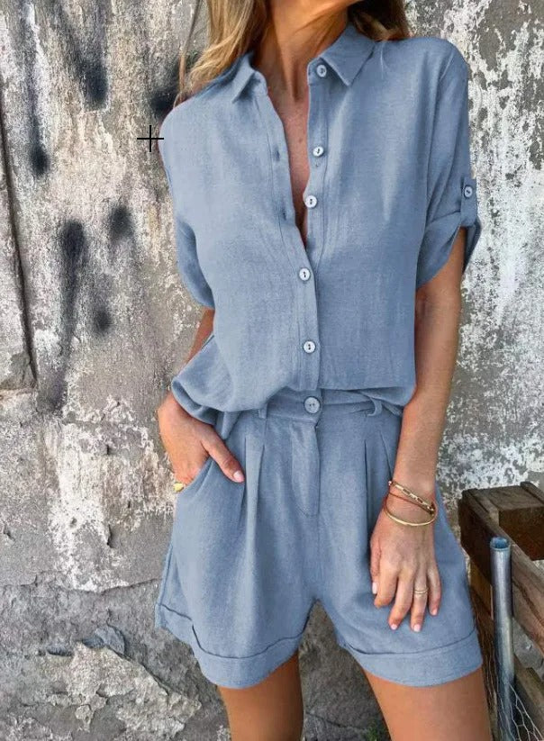 Nieuwe dames zomerset: elegante blouse en comfortabele shorts met knoopsluiting. Een must-have voor de zomer.