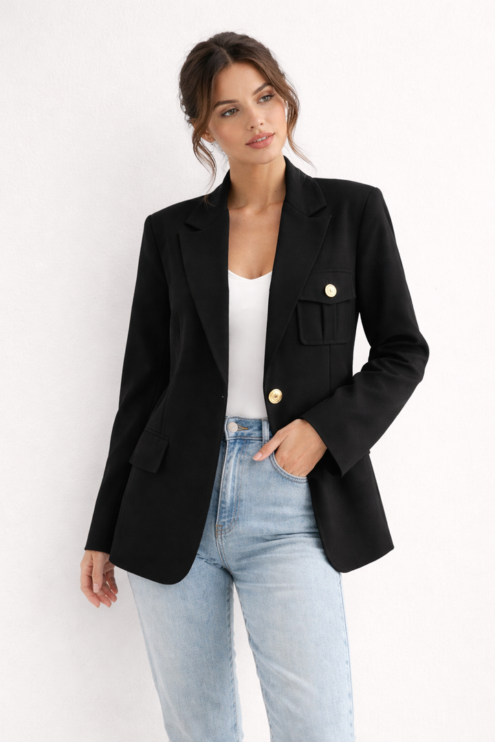 Veelzijdige damesblazer, revers en rechte pasvorm. Geschikt voor zowel zakelijke als casual chic mode.