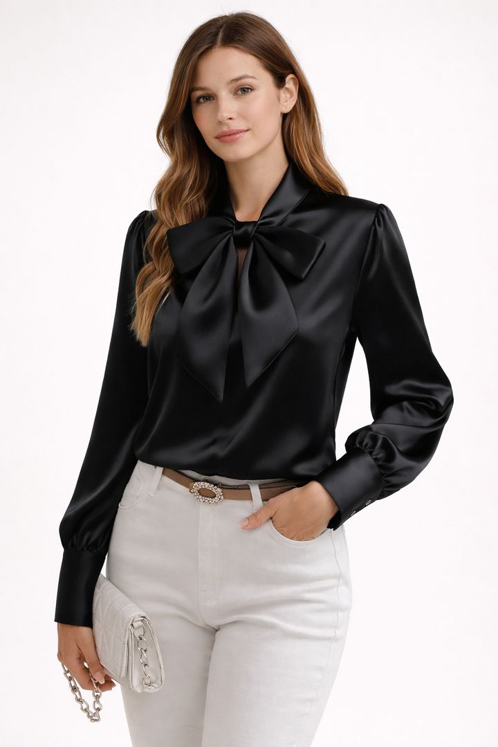 Zwarte formele damesblouse met elegant strikdetail, ideaal voor zakelijke kleding en professionele looks.