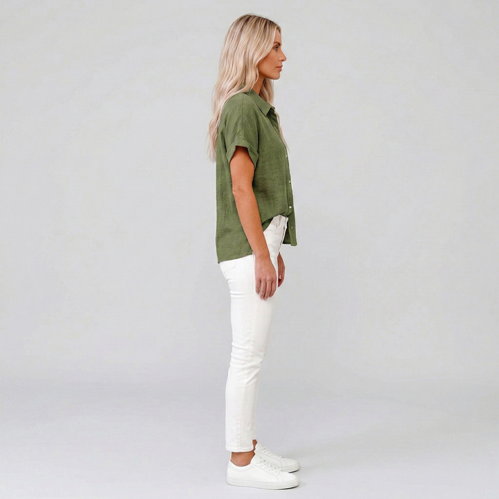 Modieuze klassieke damesblouse met korte mouw, elegant en veelzijdig voor zowel casual als zomerse outfits.