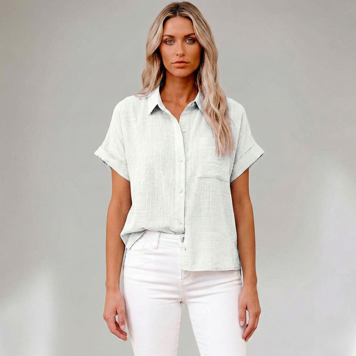 Stijlvolle damesblouse, korte mouw, klassieke kraag. Elegant, casual en comfortabel voor elke zomerse gelegenheid.