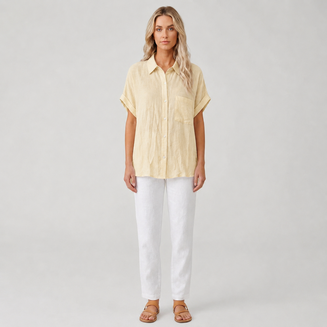 Veelzijdige damesblouse met korte mouw en klassieke kraag, een modieuze en comfortabele keuze voor de zomer.