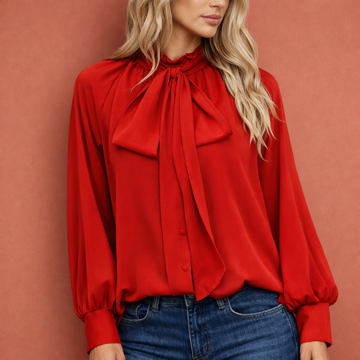 Khaki strikblouse met losse pasvorm, voor een elegante en trendy look. Veelzijdige stijlvolle dameskleding.