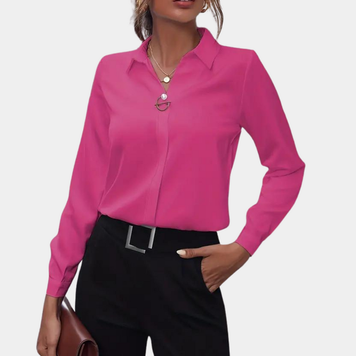 Tijdloze elegante damesblouse, soepele pasvorm, ideaal voor zakelijk of casual. Stijlvolle vrouwenmode.